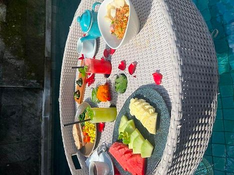 Floating breakfast